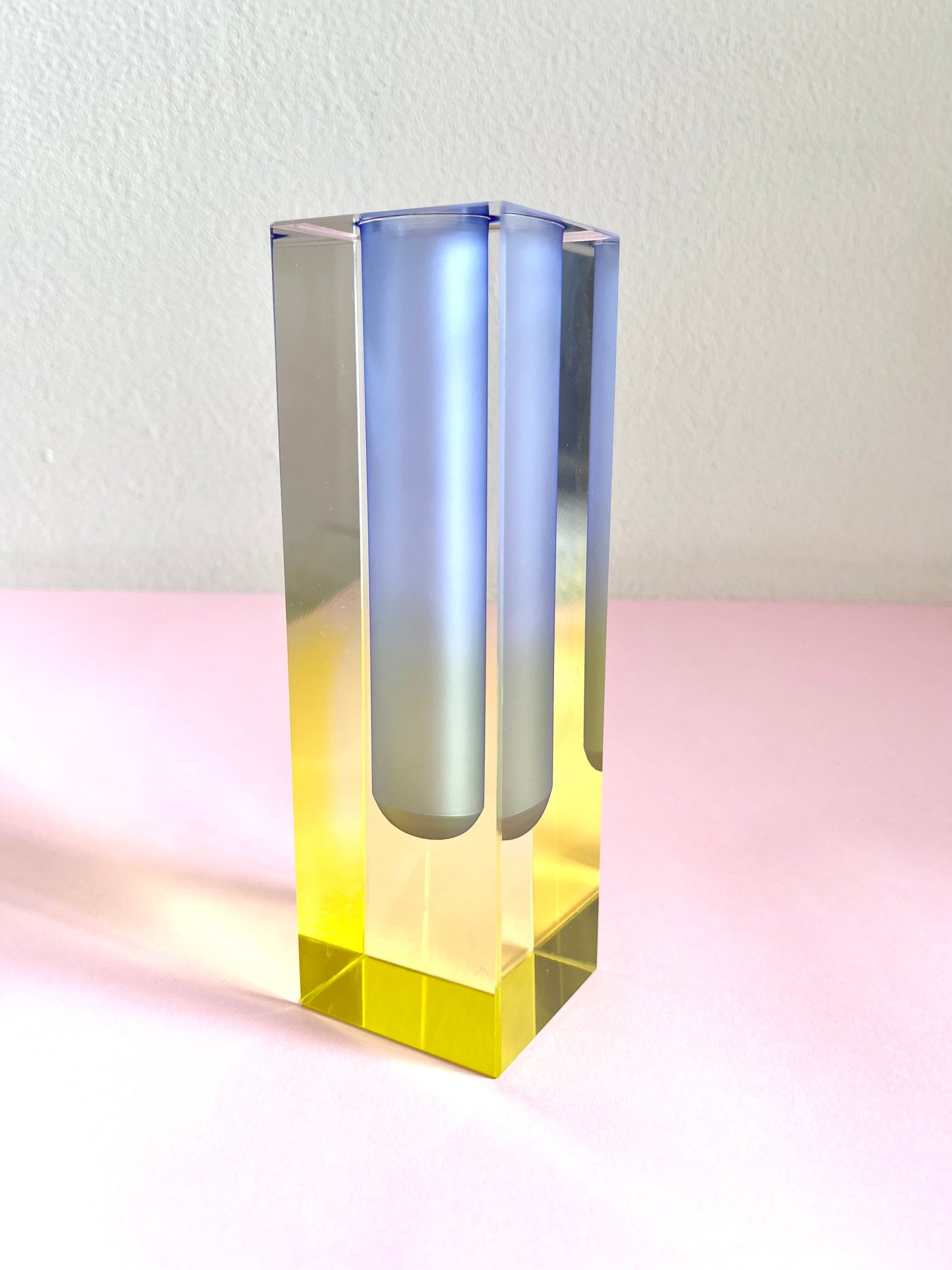 ACRYLIC FLOWER YELLOW/BLUE VASE