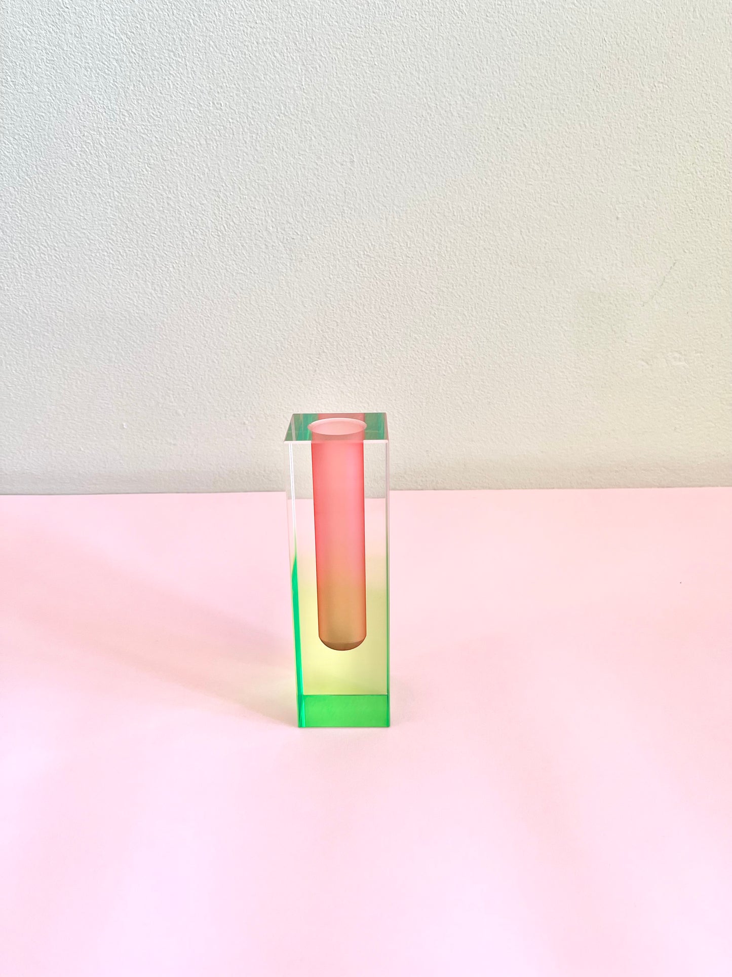 ACRYLIC FLOWER GREEN/PINK VASE