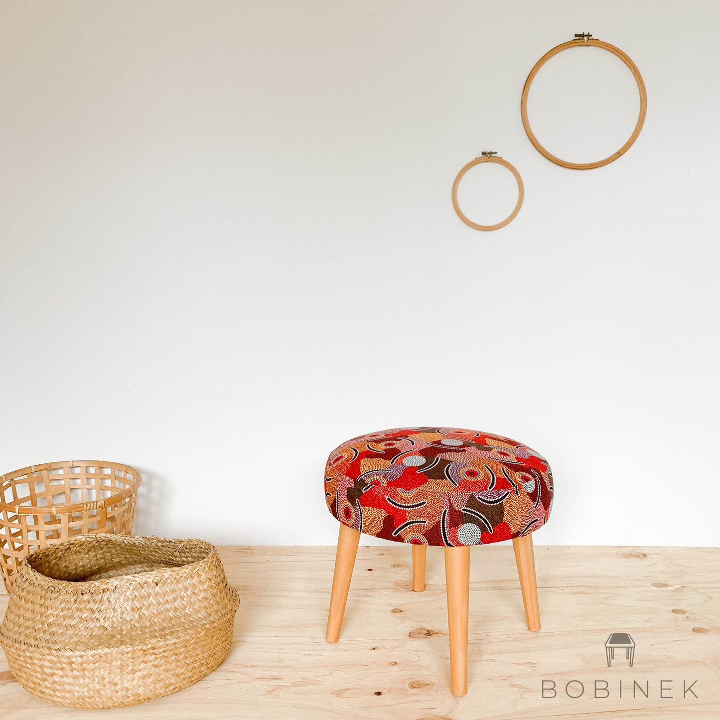 DREAMING I ROUND OTTOMAN