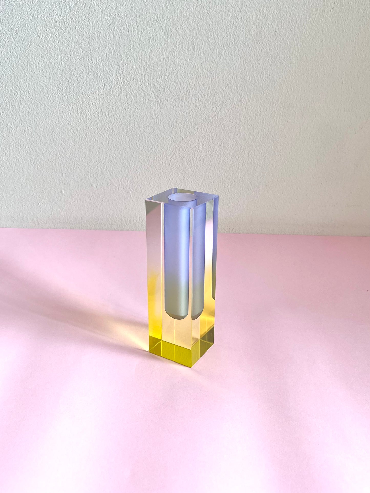 ACRYLIC FLOWER YELLOW/BLUE VASE
