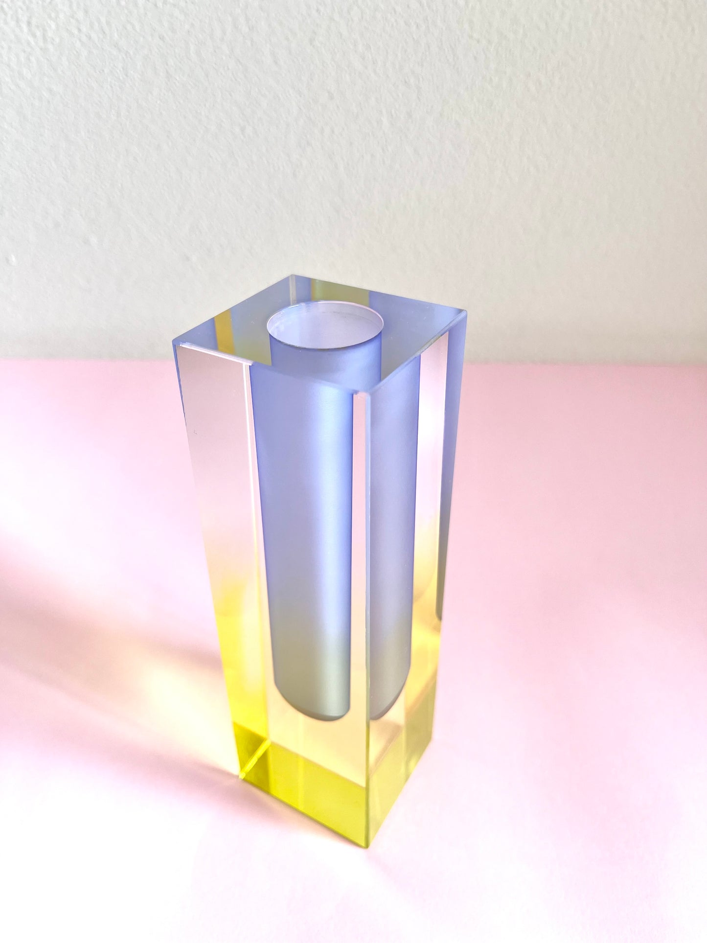 ACRYLIC FLOWER YELLOW/BLUE VASE