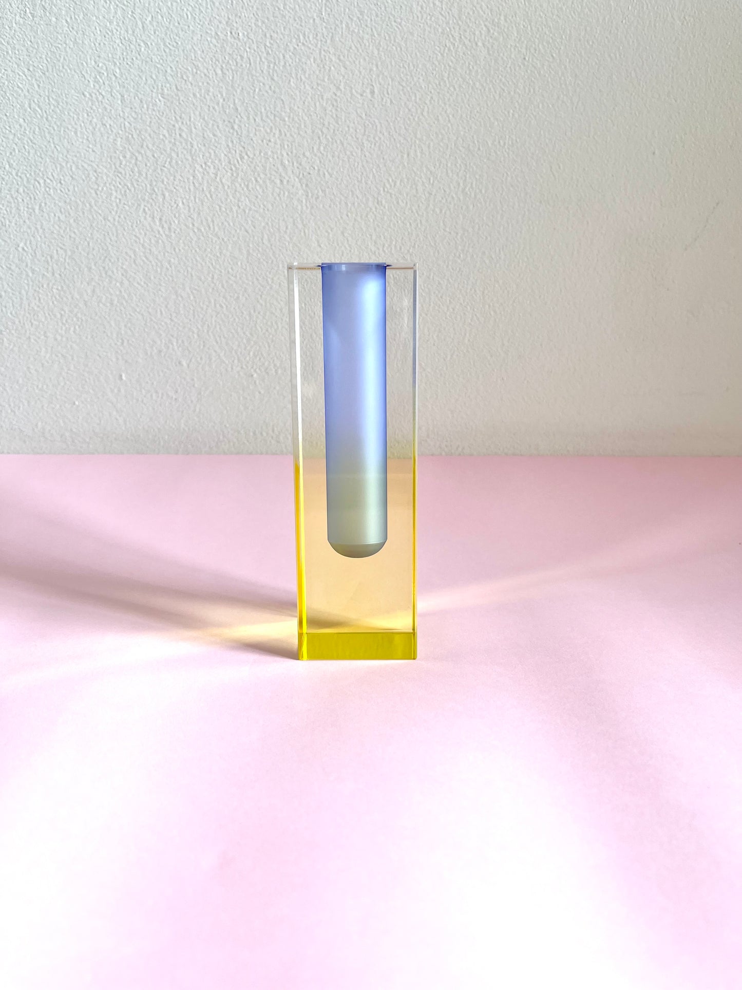 ACRYLIC FLOWER YELLOW/BLUE VASE