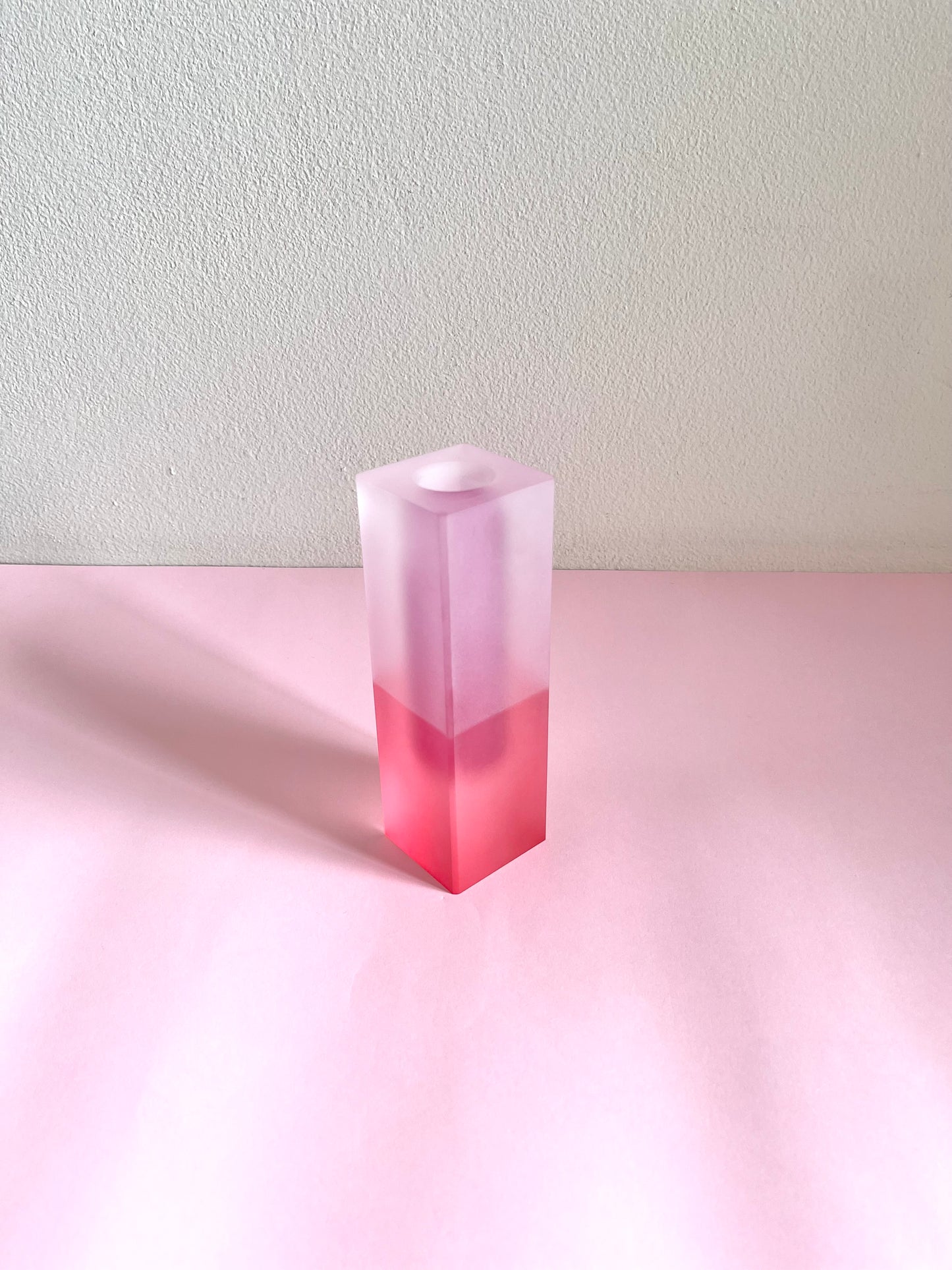 ACRYLIC FLOWER PINK/PINK FROSTED VASE