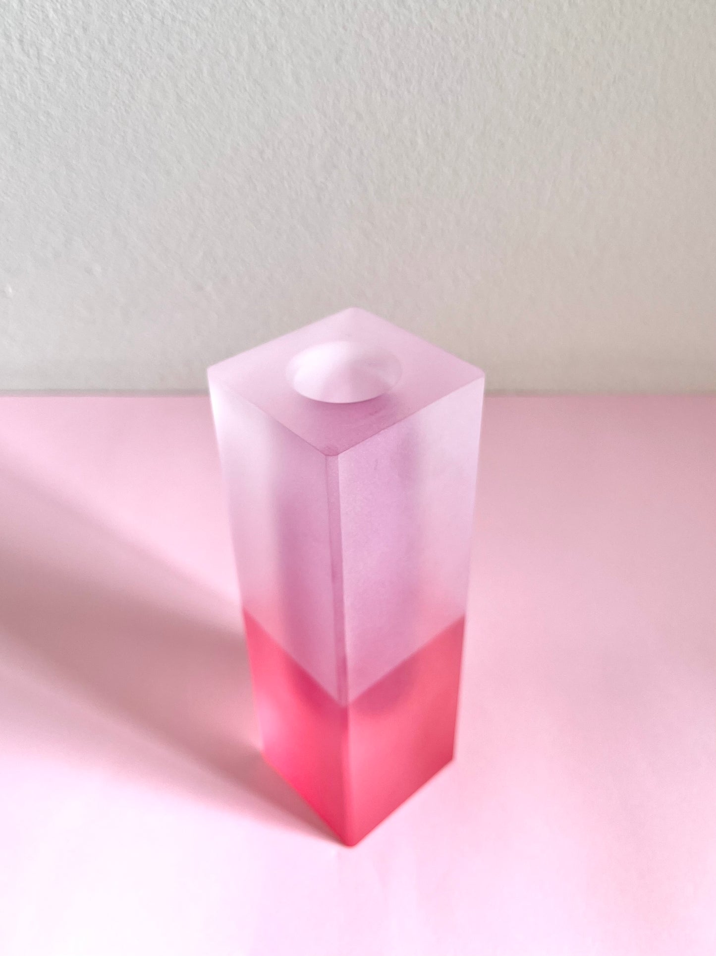 ACRYLIC FLOWER PINK/PINK FROSTED VASE